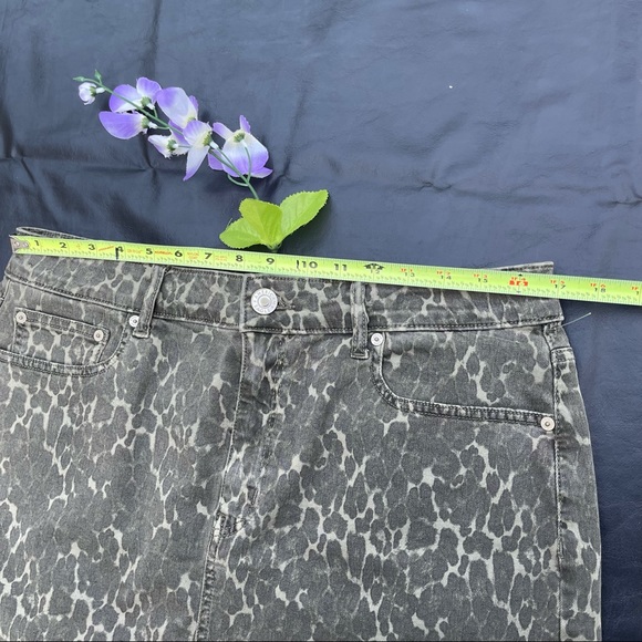 green camo skirt American Eagle Hi-Rise Mini Size 16  new without tags. - Picture 6 of 7